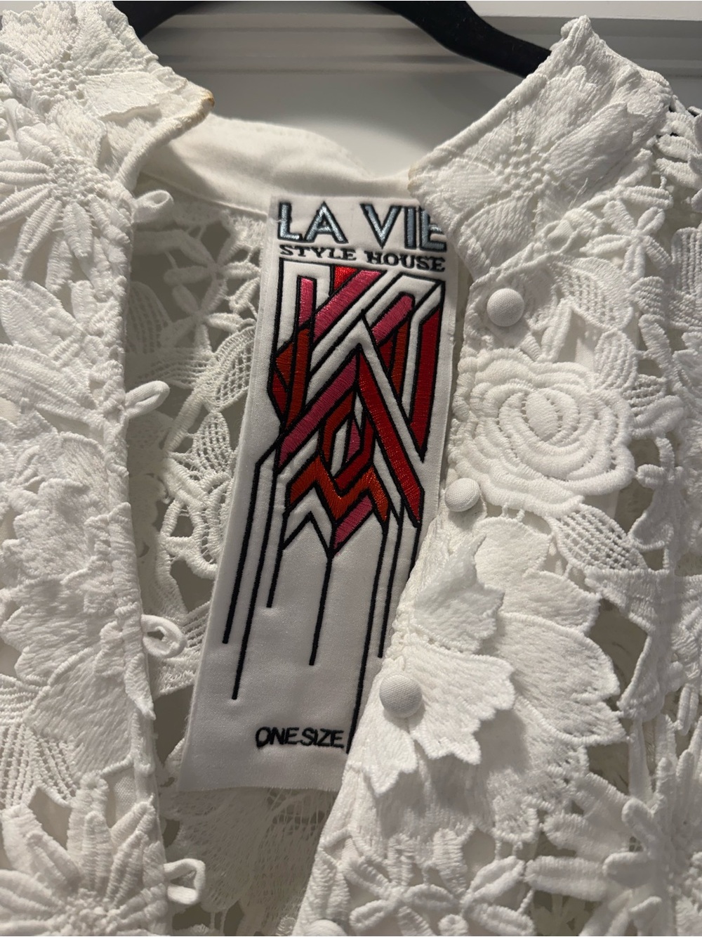 La Vie Style House White Floral Lace Caftan - Picture 3 of 3